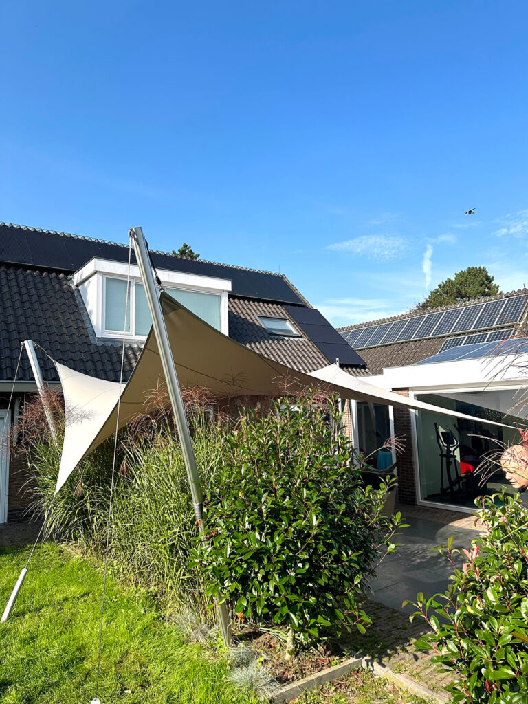 Utrecht-spanzeil-op-maat-stormvast-aan-huis-maatwerk-waterdicht-lichtdoorlatend-luxe-12 - Manta Roofs