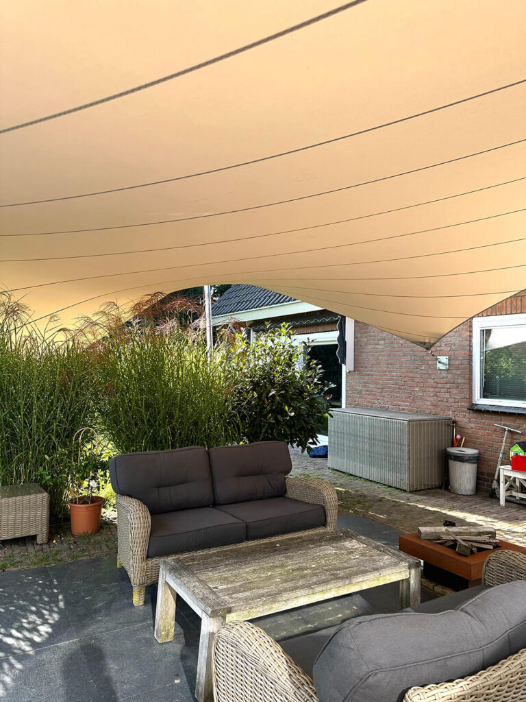 Utrecht-spanzeil-op-maat-stormvast-aan-huis-maatwerk-waterdicht-lichtdoorlatend-luxe-17 - Manta Roofs