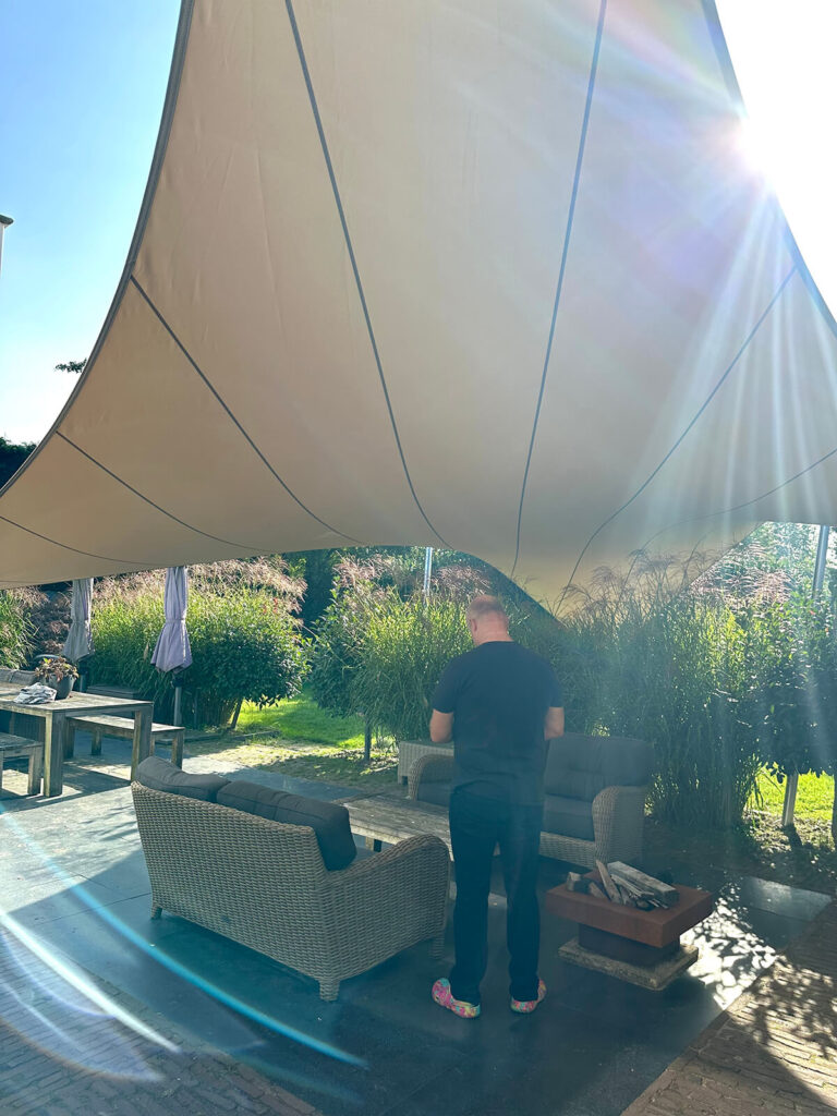 Utrecht-spanzeil-op-maat-stormvast-aan-huis-maatwerk-waterdicht-lichtdoorlatend-luxe-23 - Manta Roofs