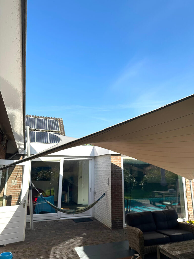 Utrecht-spanzeil-op-maat-stormvast-aan-huis-maatwerk-waterdicht-lichtdoorlatend-luxe-24 - Manta Roofs
