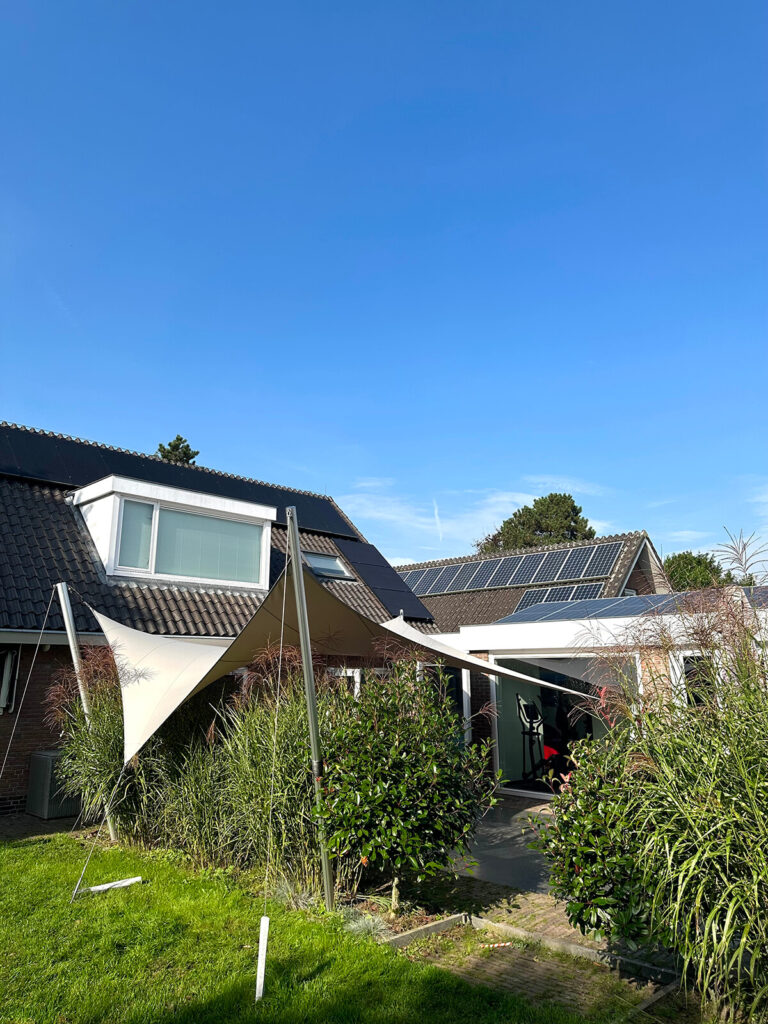 Utrecht-spanzeil-op-maat-stormvast-aan-huis-maatwerk-waterdicht-lichtdoorlatend-luxe-27 - Manta Roofs