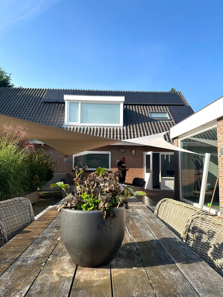 Utrecht-spanzeil-op-maat-stormvast-aan-huis-maatwerk-waterdicht-lichtdoorlatend-luxe-32 - Manta Roofs