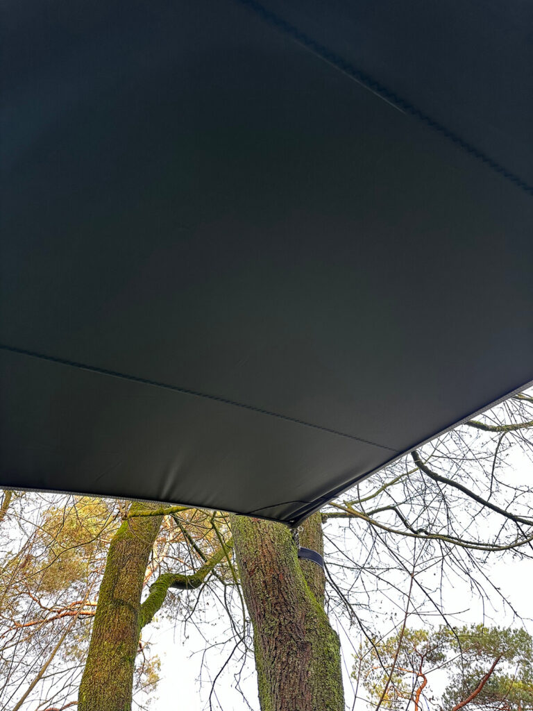 manta-roofs-utrecht-gooi-schaduwdoek-Carport-doek-zonder-vergunning-in-het-bos-waterdicht-01 - Manta Roofs