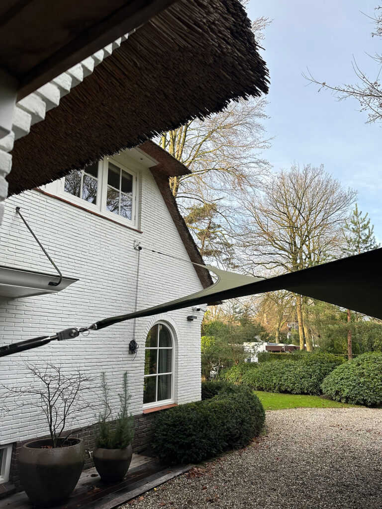 manta-roofs-utrecht-gooi-schaduwdoek-Carport-doek-zonder-vergunning-in-het-bos-waterdicht-13 - Manta Roofs
